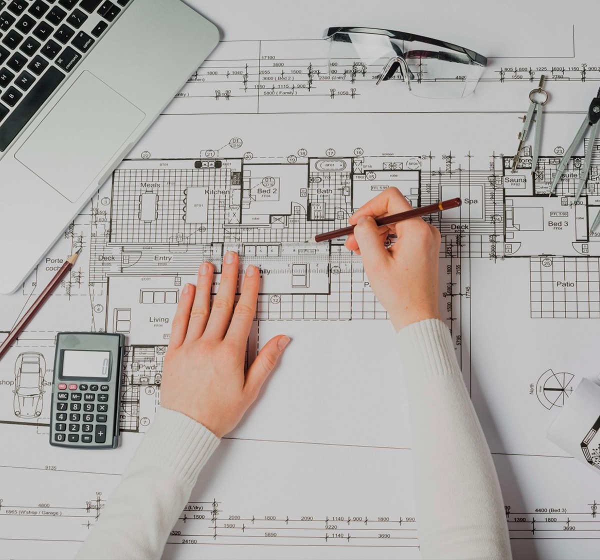 male-boxer-and-instructor-practicing-with-boxing-e1631378455448-pcys6ac43eu72pp4f6eege44ivqacqdgc68mni1t4w